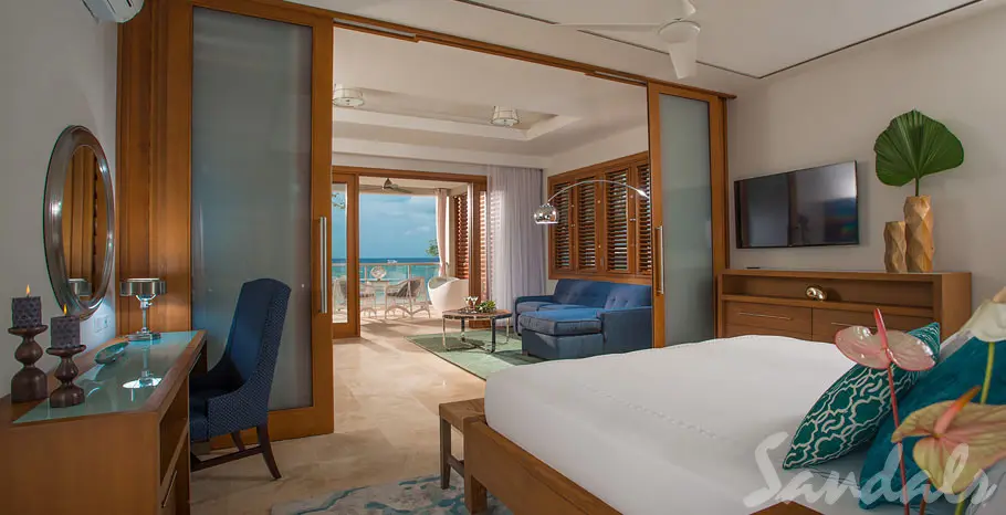 Beachfront Romeo & Juliet One-Bedroom Butler Villa Suite with Outdoor Tranquility Soaking Tub 1 of 7