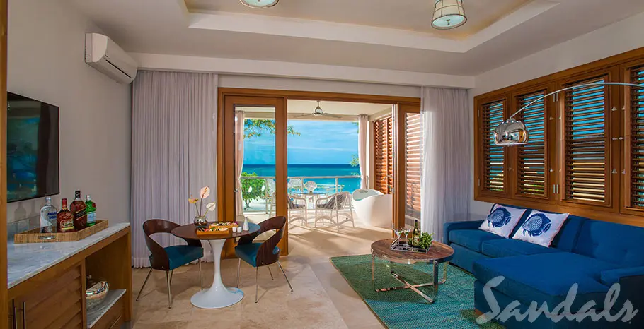 Beachfront Romeo & Juliet One-Bedroom Butler Villa Suite with Outdoor Tranquility Soaking Tub 2 of 7