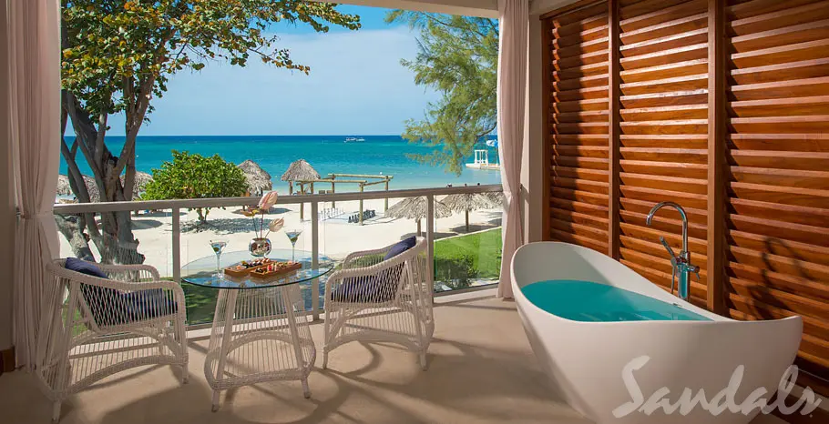 Beachfront Romeo & Juliet One-Bedroom Butler Villa Suite with Outdoor Tranquility Soaking Tub 3 of 7