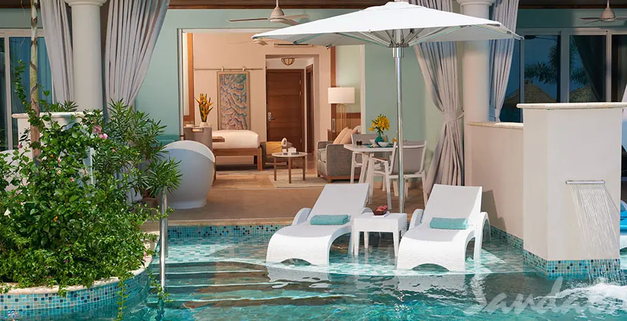 Beachfront Swim-up Honeymoon One-Bedroom Butler Suite w Patio Tranquility Soaking Tub 4 of 8