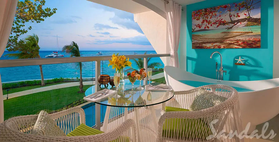 Oceanfront Honeymoon Club Level Room w Balcony Tranquility Soaking Tub 2 of 5