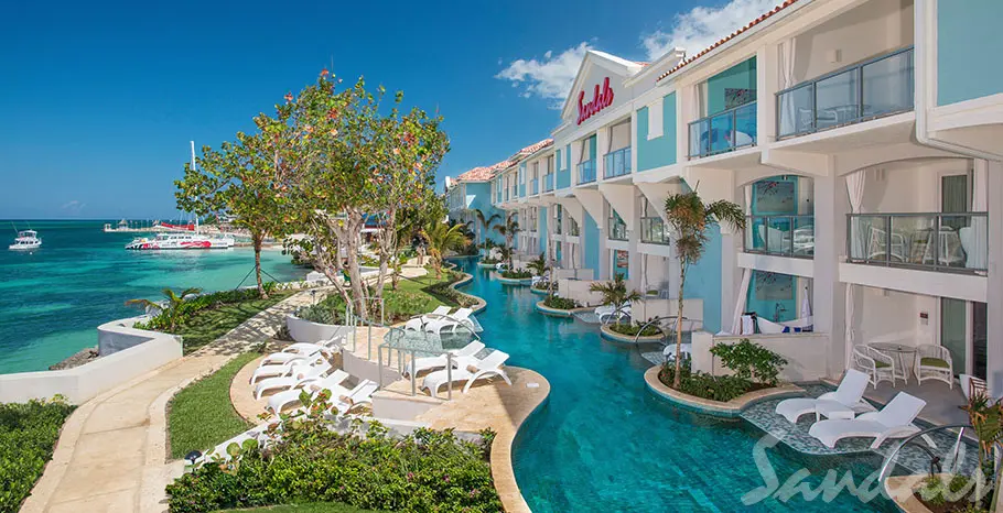 Oceanfront Swim-up Butler Suite w Patio Tranquility Soaking Tub 5 of 7