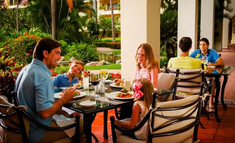 Velas Vallarta family having dinner