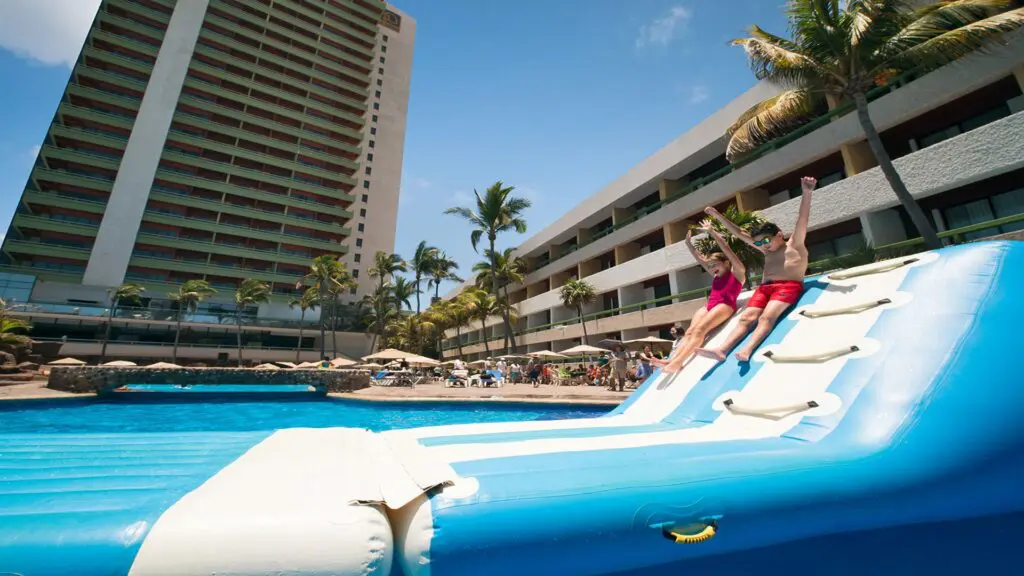 El Cid El Moro Beach Hotel_kids on water slide