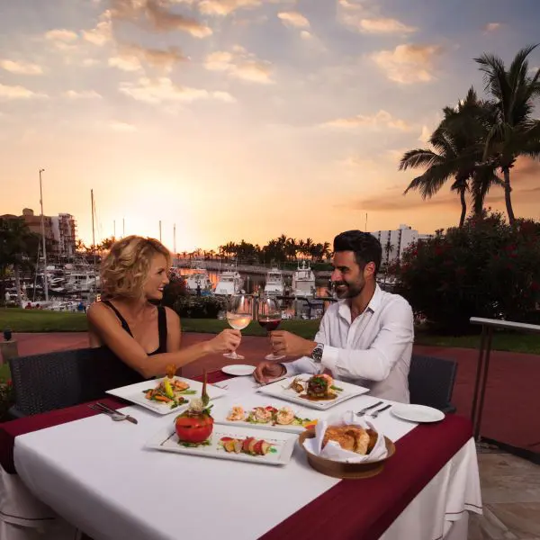 El Cid Marina Beach Hotel_couples dining