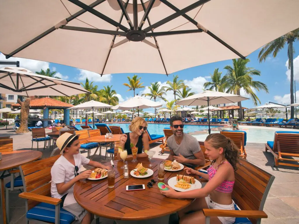 El Cid Marina Beach Hotel_family dining