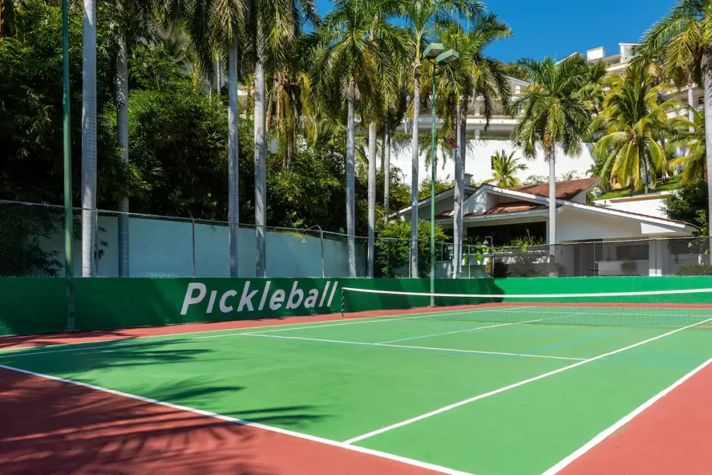 Park Royal Beach Huatulco_tennis court