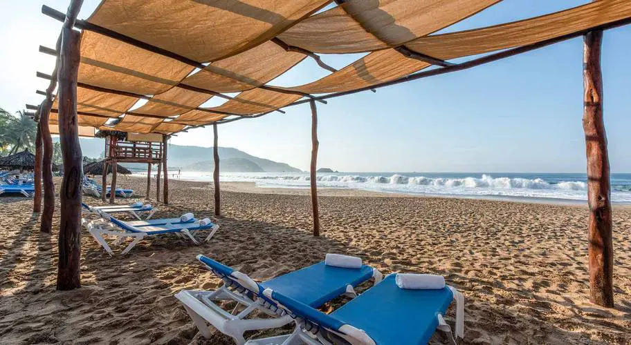 Park Royal Beach Ixtapa_lounge chairs on beach