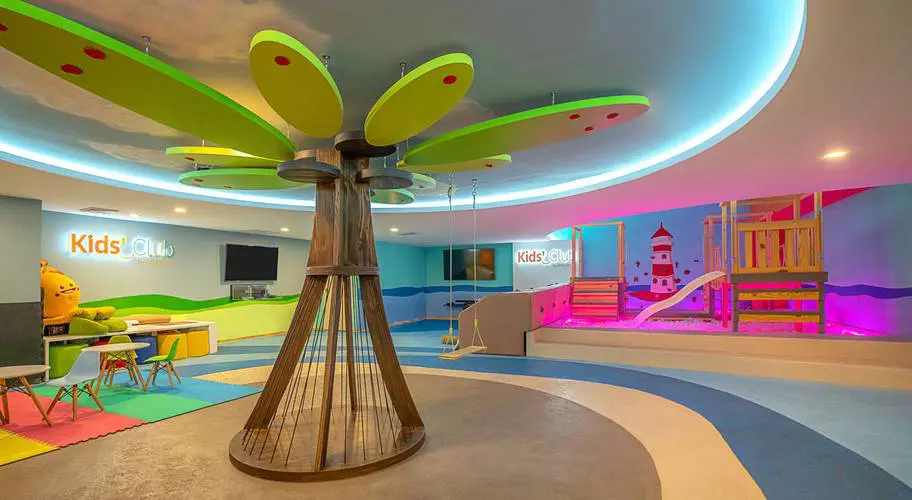 Grand Park Royal Cancun_playground Kid's Club