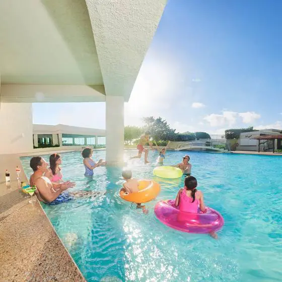 Park Royal Beach Cancun_family in pool