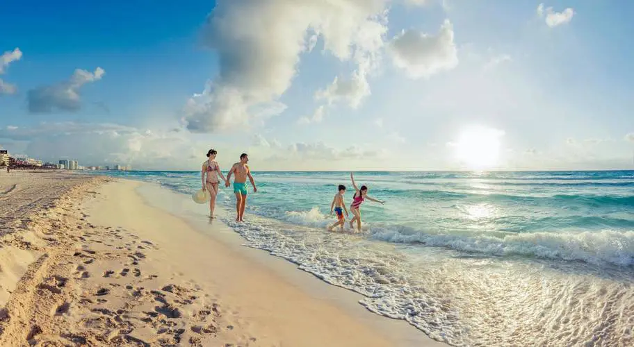 Park Royal Beach Cancun_family on beach