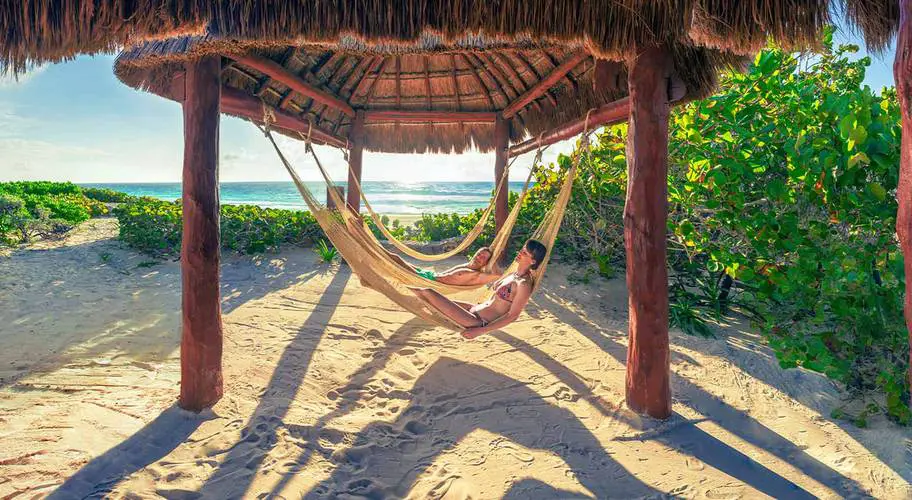 Park Royal Beach Cancun_hammocks on beach