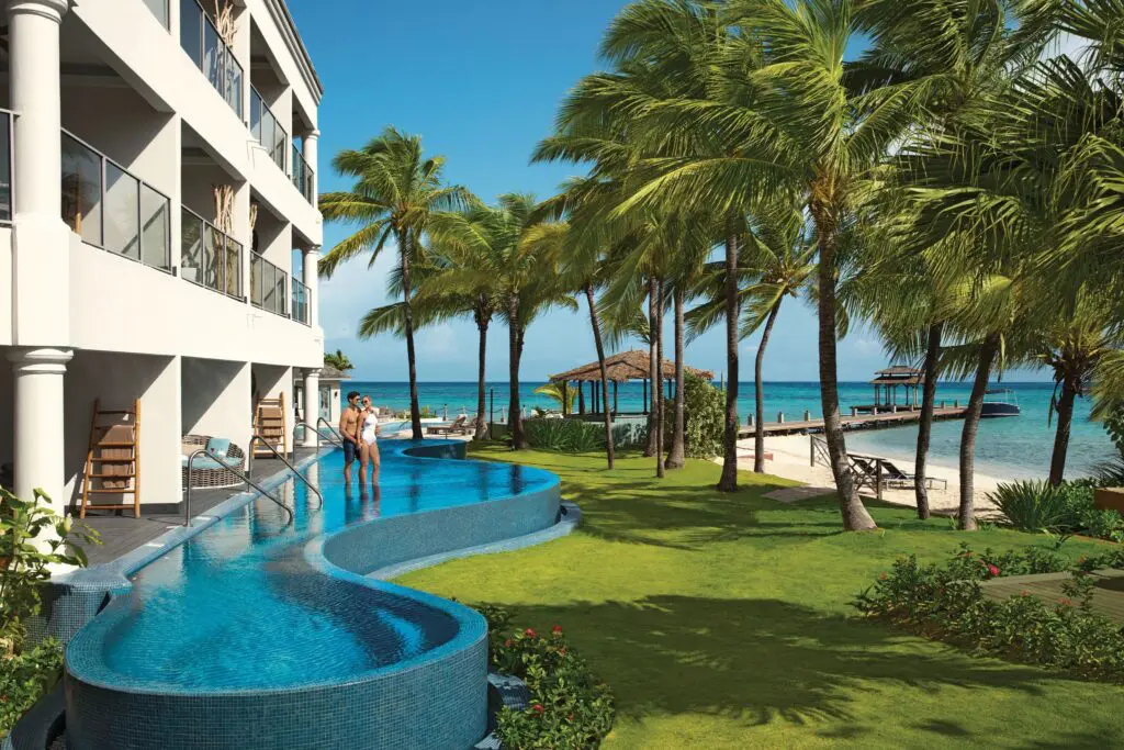 Zoetry Montego Bay-EXT-Couple-Swimout Suites